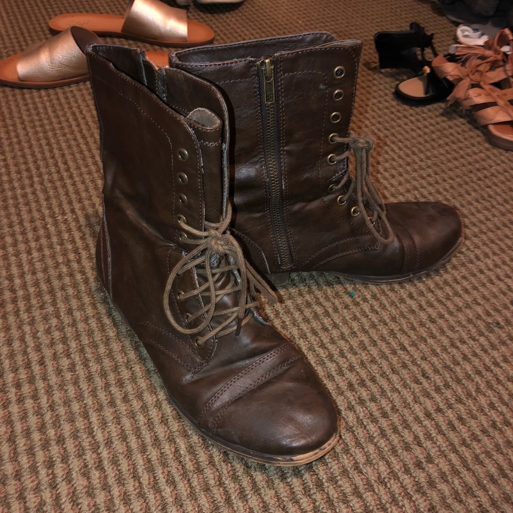 Combat boots